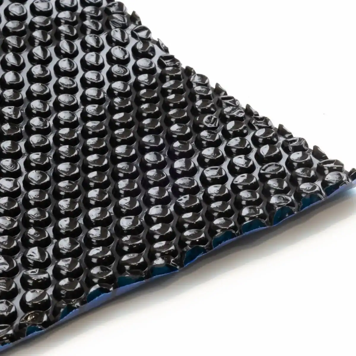Tapis de piscine antidérapant à picots pour la sécurité et l'adhérence.