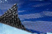 Bâche de couverture de piscine étanche avec bord bleu et bordure renforcée pour la protection.