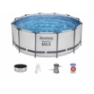 Piscine gonflable avec accessoires pour le plaisir estival.