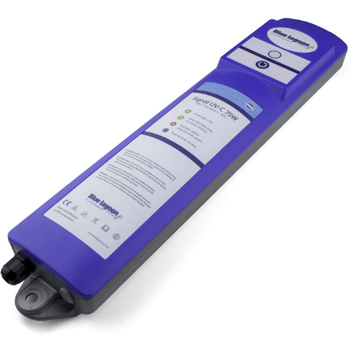Stérilisateur d'eau UV-C pour le nettoyage de la piscine, appareil bleu.