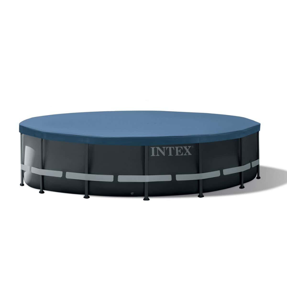 Piscine gonflable Intex avec couverture bleue et structure noire.