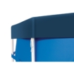 Piscine avec bâche de protection bleue et cadre blanc, adaptée au jardin ou à la terrasse.