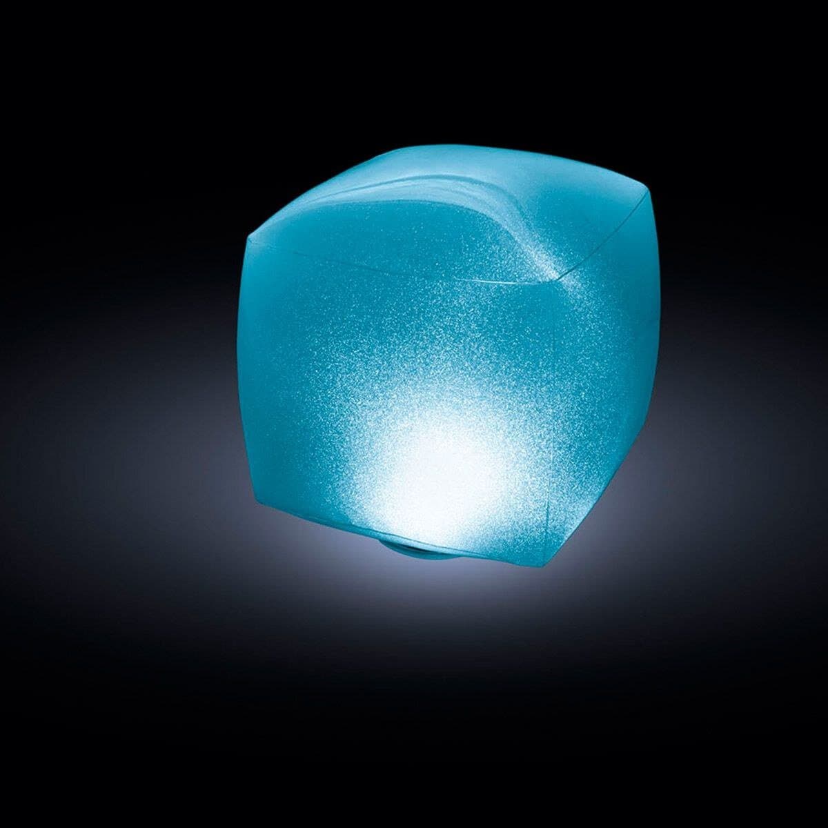 Glaçon bleu pour piscine, rafraîchissant et frais.
