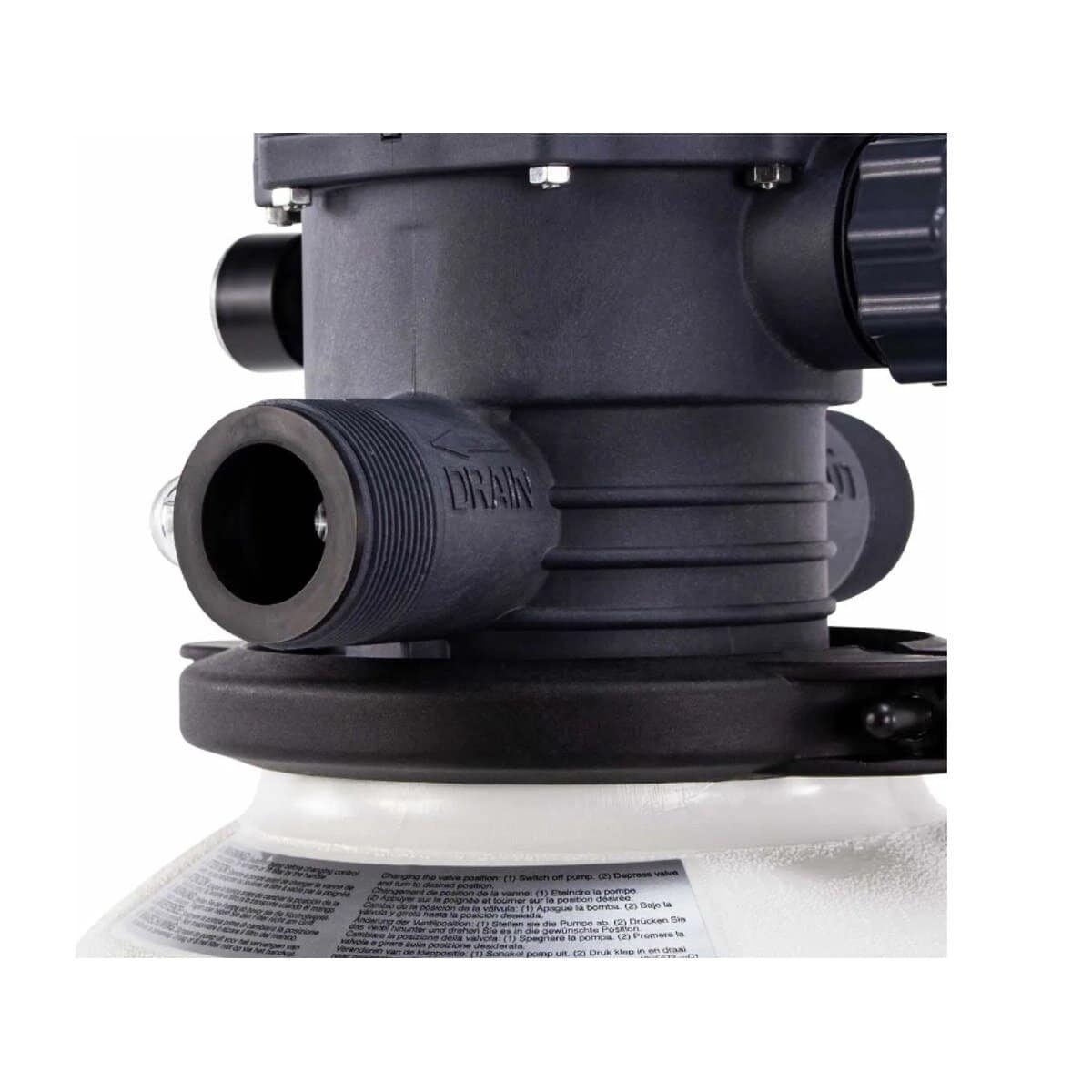 Pompe de filtration pour le nettoyage et la circulation de la piscine, adaptée à une qualité d'eau de piscine claire et propre.