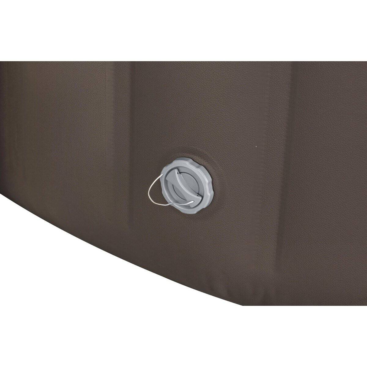 Piscine gonflable avec valve pour un remplissage et une vidange faciles.