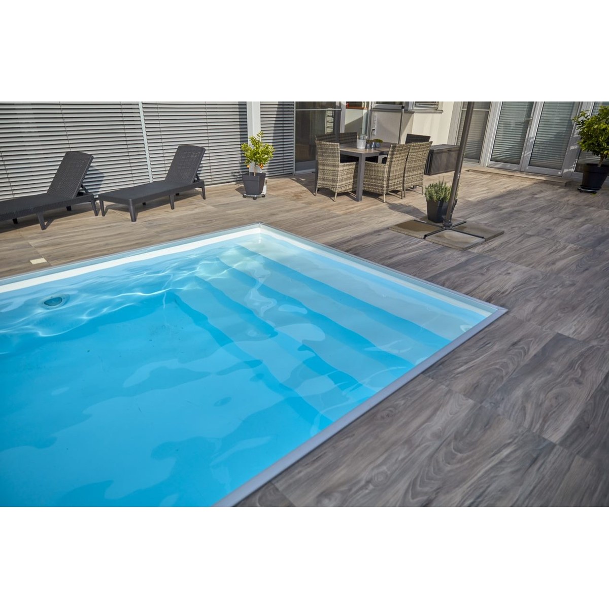 Piscine en polypropylène avec escalier pleine largeur - 6,10 x 3,10 x 1,50 m
